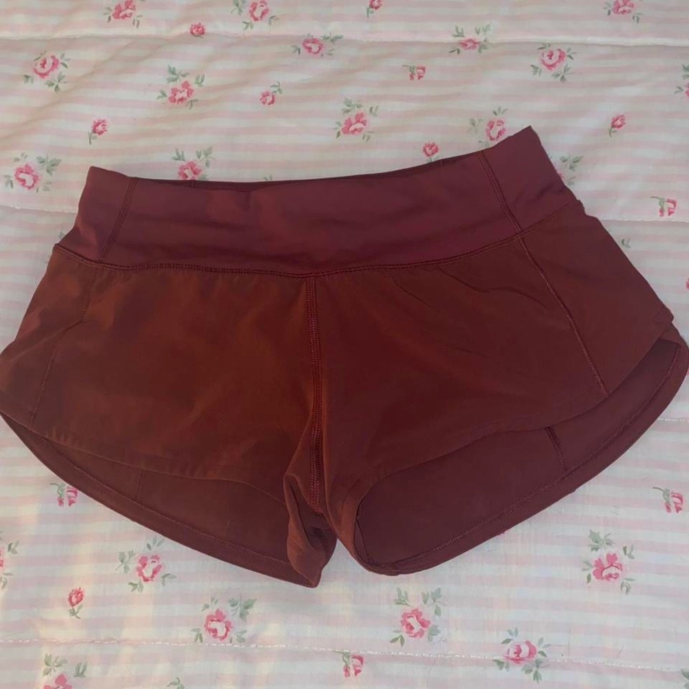 lulu lemon speed up low rise 2.5 inseam shorts